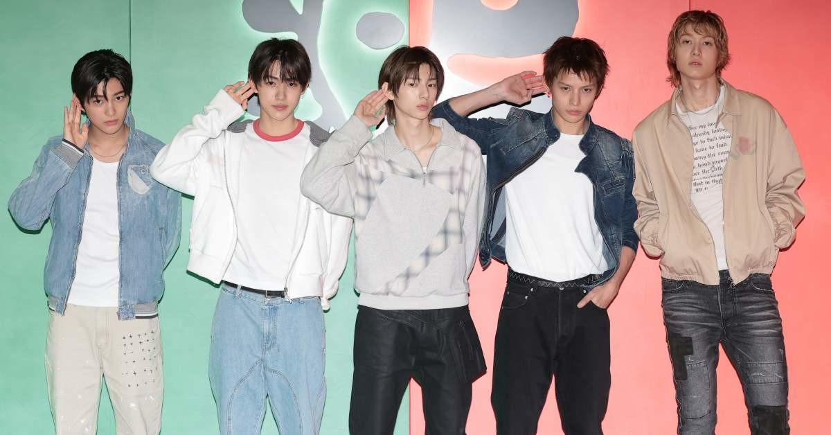 그룹 코르티스 측이 최근 불거진 항공편 출발 지연 논란에 대해 공식 사과했다. 다만 온라인에서 확산된 공항 특혜 의혹과 브릿지 환복설 등은 사실이 아니라며 선을 그었다. / 뉴스1