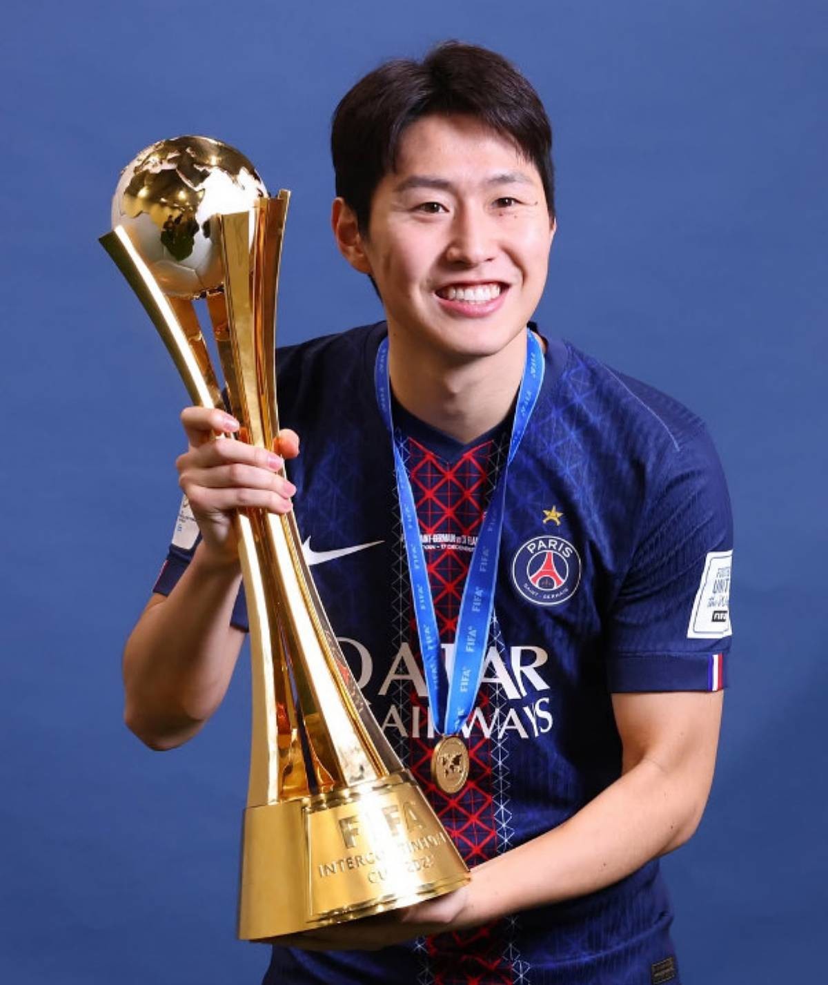 PSG 이적 이후 트로피 여러 차례 들어올린 이강인. / 이강인 인스타그램