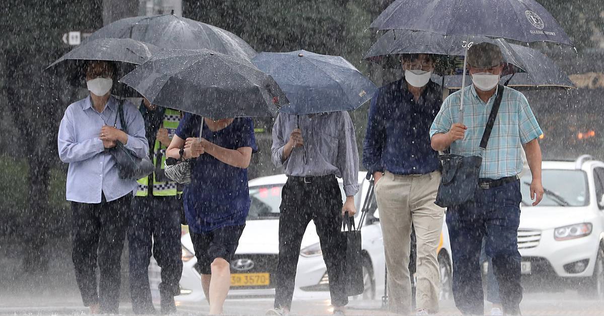 “시작부터 최대 180㎜ 물폭탄”…제주·남부 장마 돌입, 수도권 오늘 날씨는?