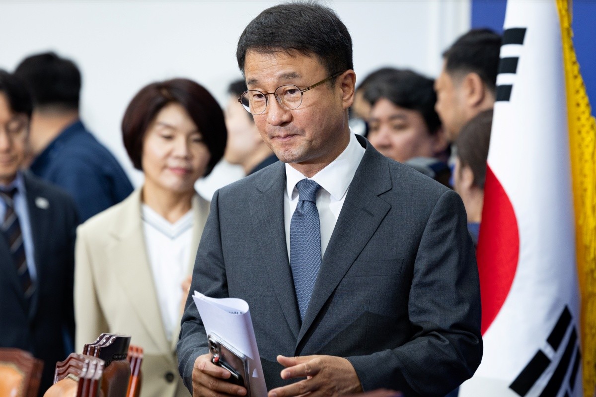 한병도 더불어민주당 당대표 직무대행 겸 원내대표가 지난달 30일 서울 여의도 국회에서 열린 원내대책회의에 참석하고 있다. / 뉴스1