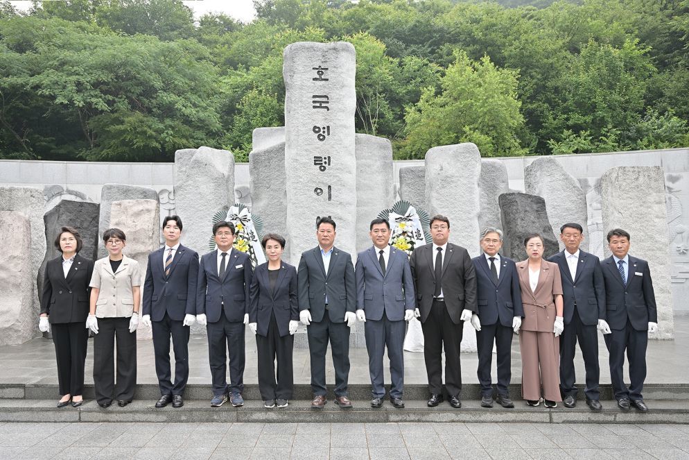 제10대 공주시의회, 보훈공원 참배로 임기 시작…7일 의장단 선출