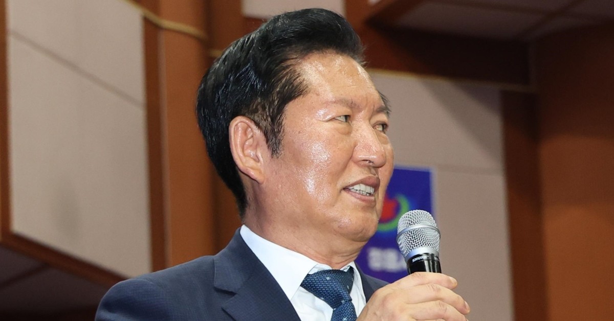 정청래 더불어민주당 전 대표가 1일 전북 전주시 전북특별자치도청에서 열린 제37대 이원택 전북특별자치도지사 취임식에 참석해 인사말을 하고 있다. / 뉴스1