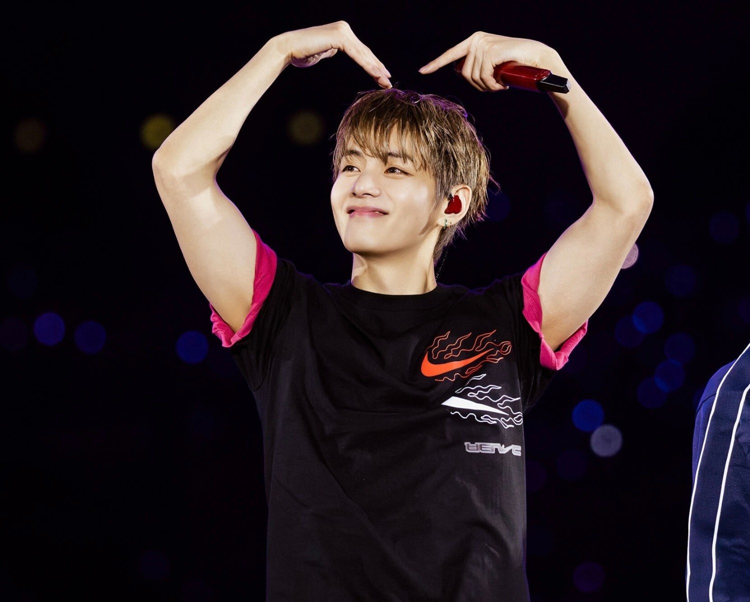 BTS V Addresses Fans Following Him to Hotels / News1, BIGHIT