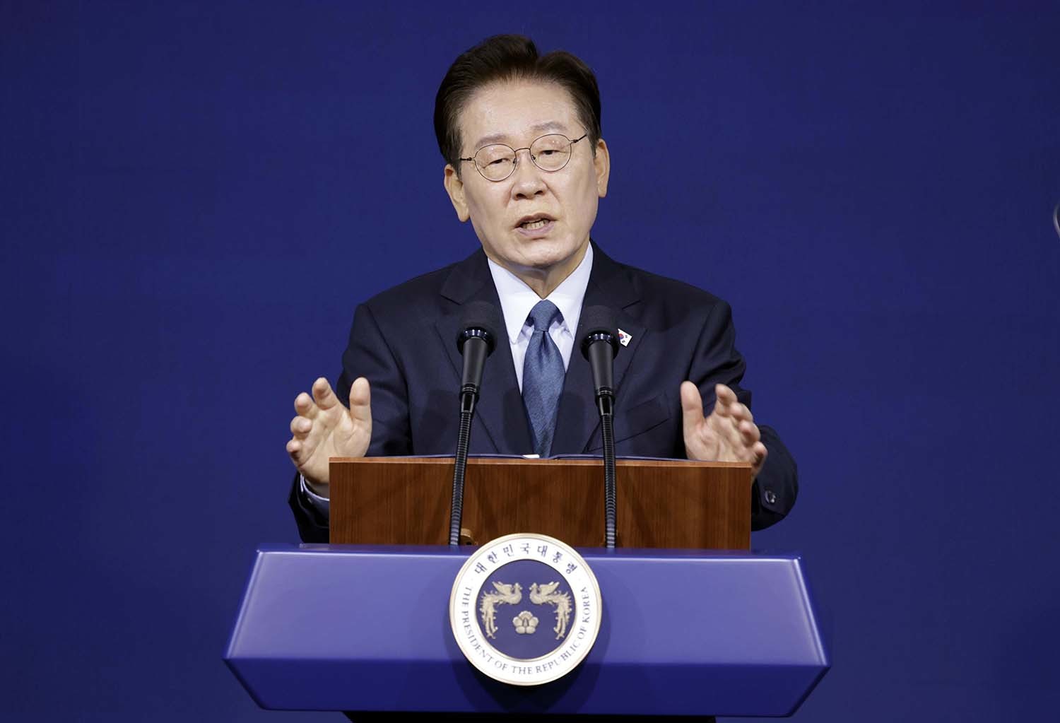 '이 대통령이 대통령으로서 잘하고 있나' 1000명에게 물었더니...