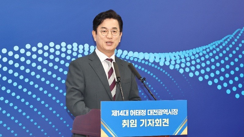 허태정 대전시장이 2일 시청 브리핑실에서 취임 후 첫 기자회견을 열고 민선 9기 시정 운영 방향과 재정위기 극복 방안, 고유가피해지원금 공약 추진 계획 등을 설명하고 있다./사진=김지연 기자