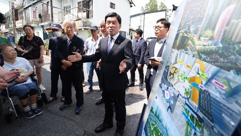 황인호 동구청장 첫 현장행보로 '대전역세권'