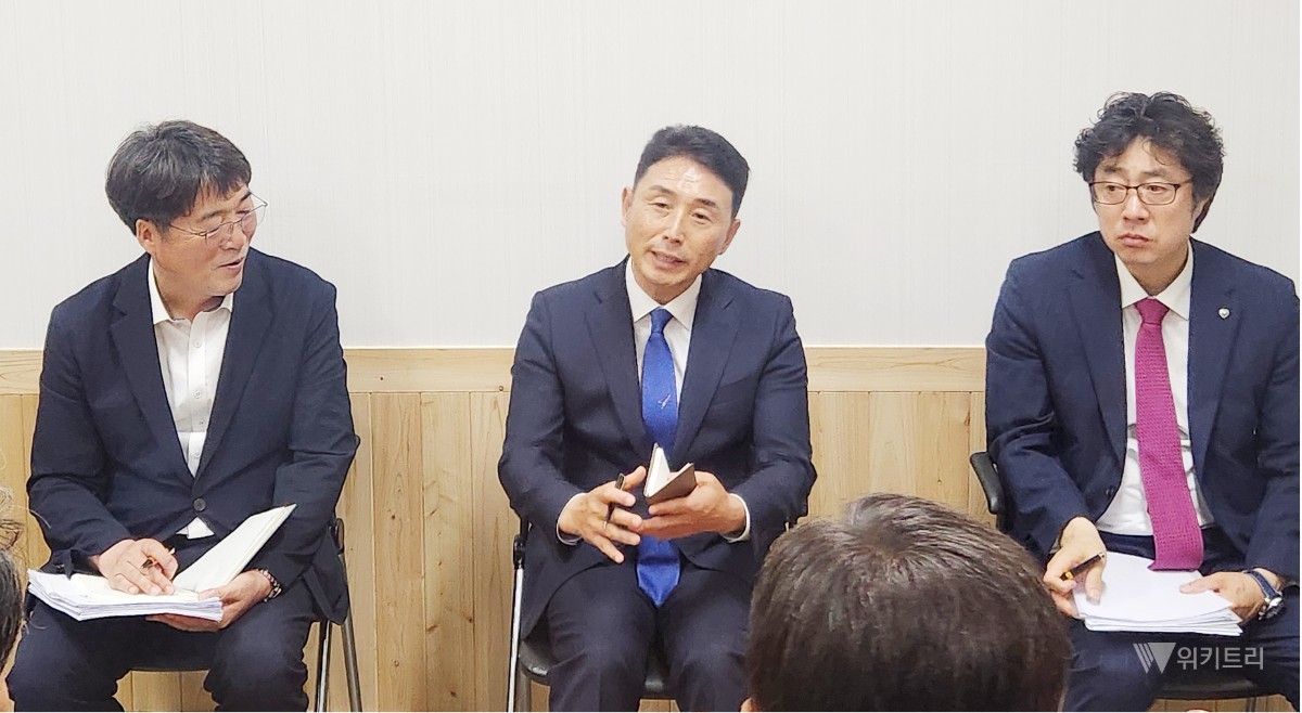 남오 제49대 함평군수가 취임 후 첫 공식 언론인 간담회에서 인사말을 하고있다. / 노해섭 기자