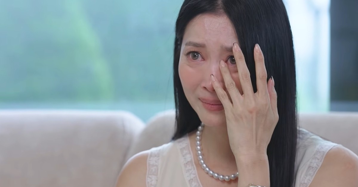 재혼 발표를 하며 눈물을 보이는 배우 오윤아 / 유튜브 'oh!윤아'