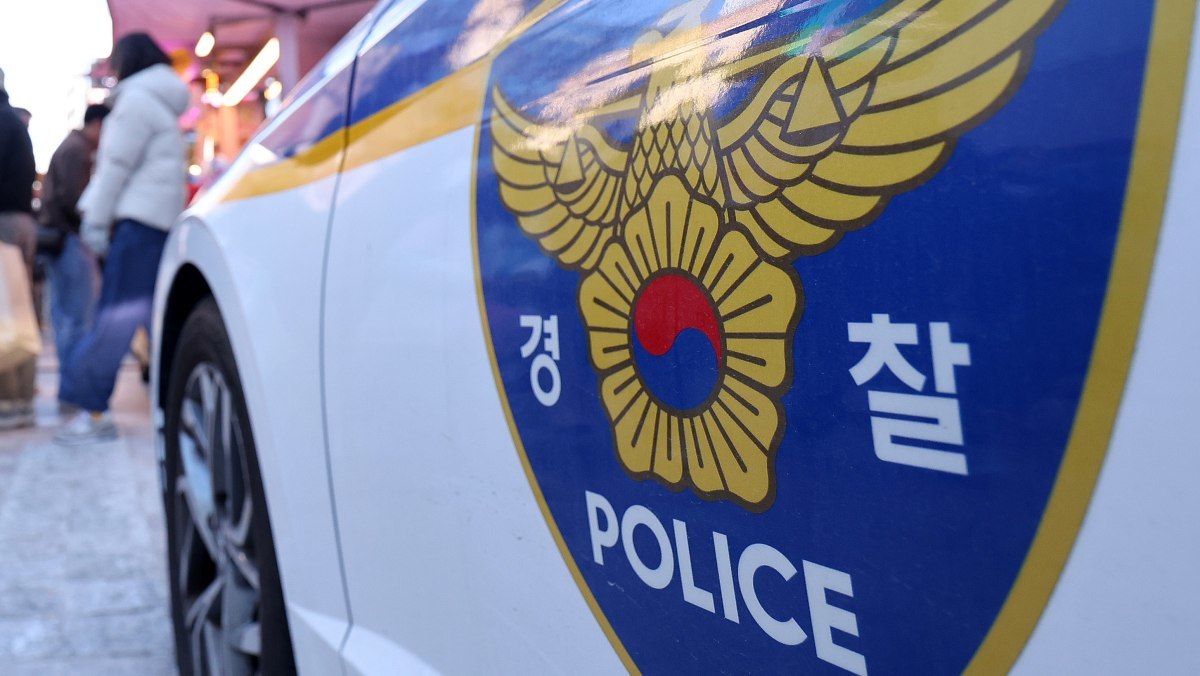 갓길 주차 후 도로에 누워있던 50대, 차에 치여 숨졌다
