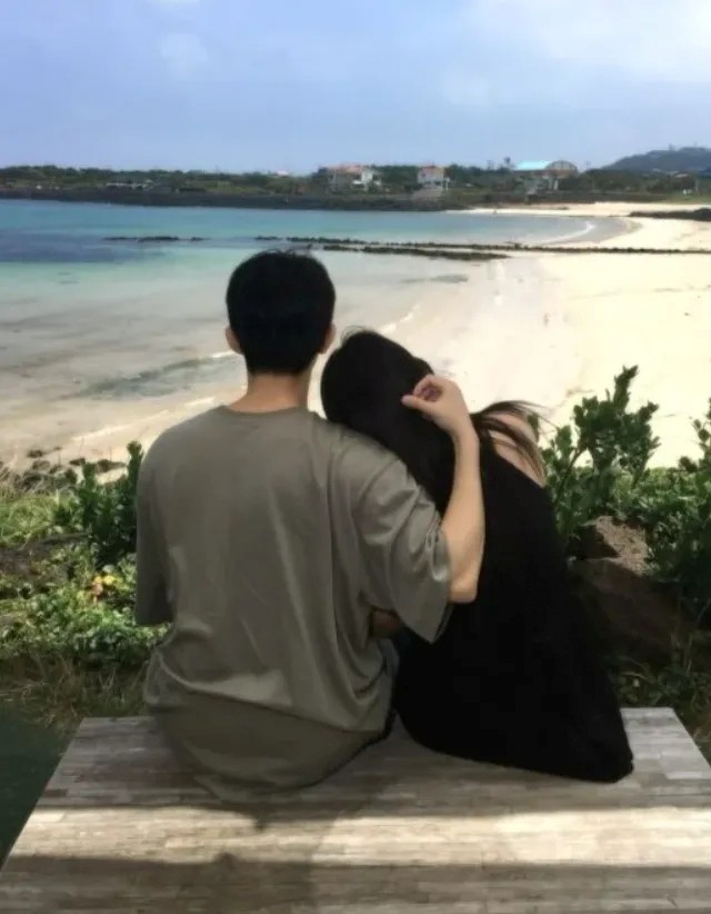 그리와 그의 여자친구가 함께한 제주도 여행 사진이 공개됐다. / 그리 여자친구 SNS 캡쳐