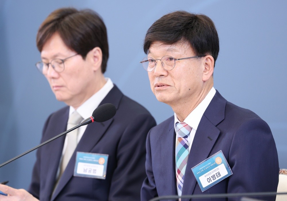 이병태 규제합리화위원회 부위원장이 4월 15일 청와대에서 열린 규제합리화위원회 제1차 전체회의에서 발언을 하고 있다. /뉴스1