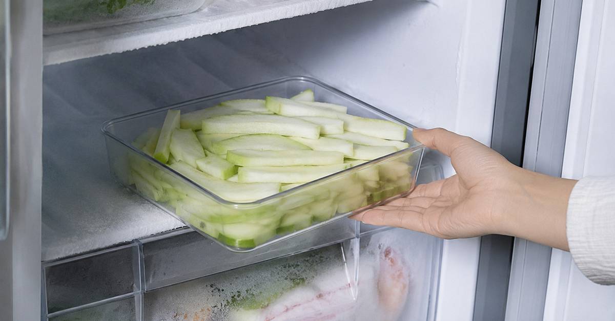 수박 껍질 ‘흰 부분’ 버리지 마세요…'딱 20분만' 얼리면 여름 내내 써먹습니다