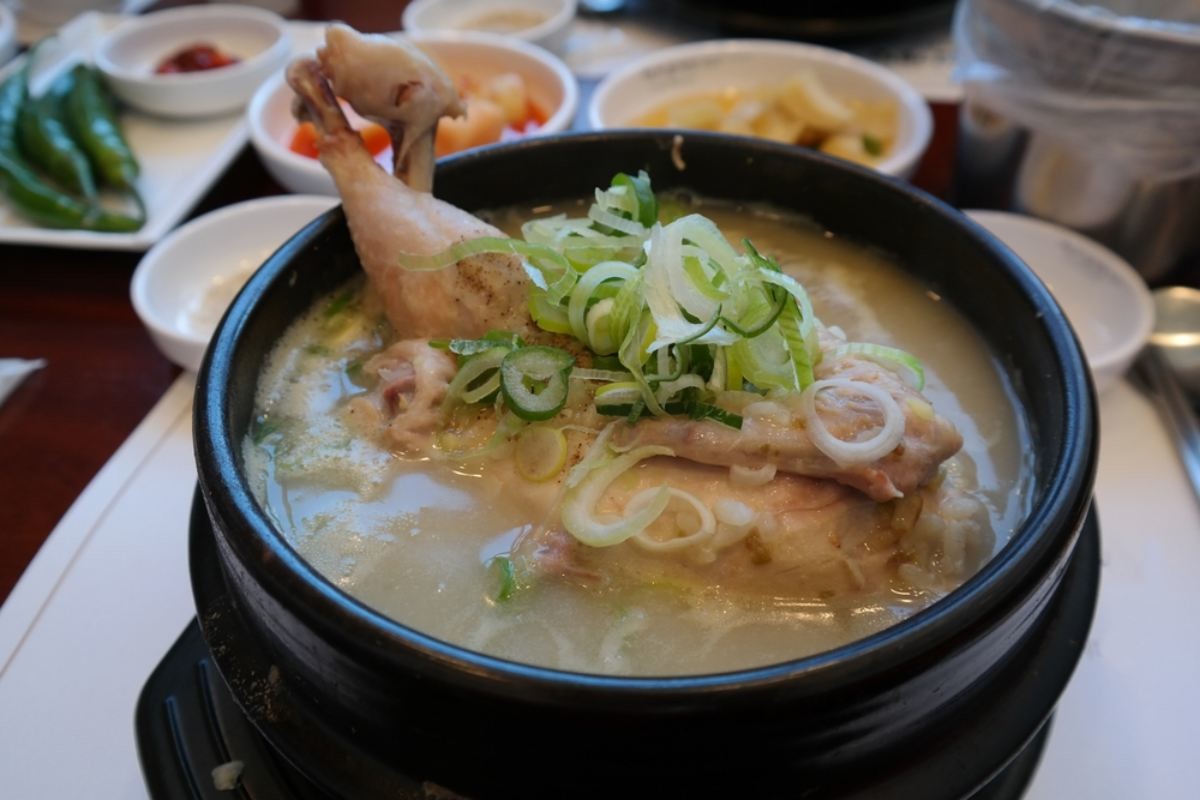 삼계탕 자료사진. / Hyung min Choi-shutterstock.com