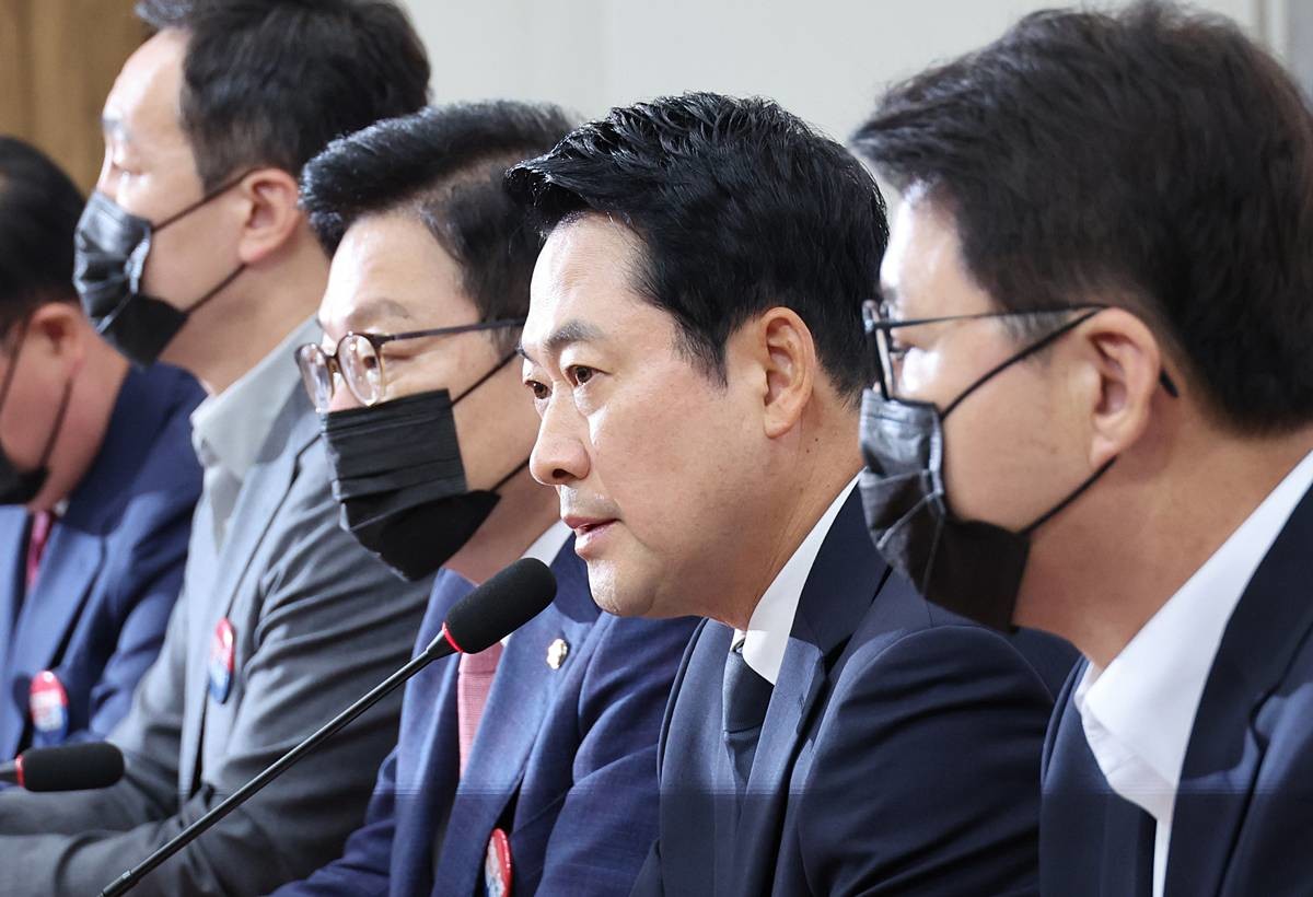 장동혁 국민의힘 대표가 6일 서울 여의도 국회에서 열린 최고위원회의에서 발언하고 있다 / 뉴스1
