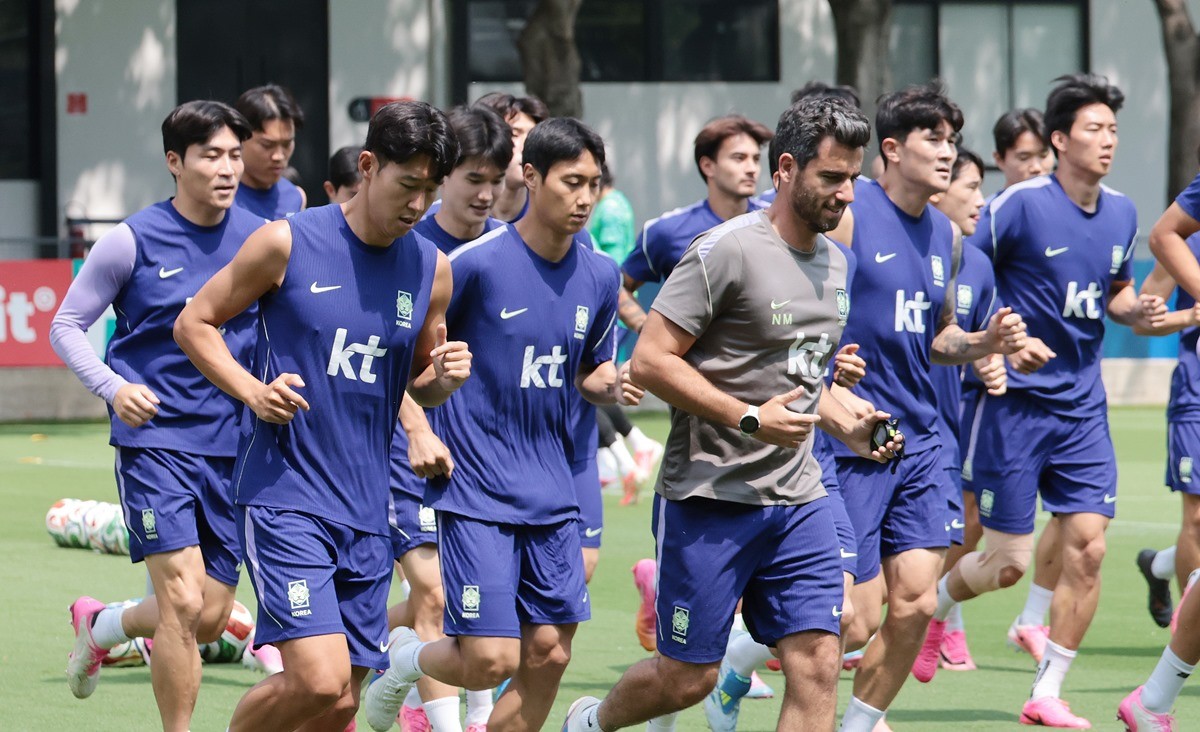 훈련 중인 대한민국 축구 국가대표팀 선수들 / 뉴스1