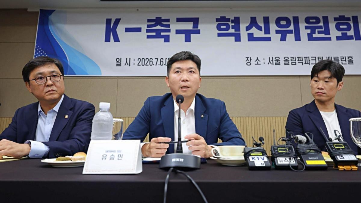 유승민 공동위원장(대한체육회장)이 6일 오후 서울 송파구 올림픽파크텔에서 열린 'K-축구혁신위원회' 출범식에서 모두발언을 하고 있다. / 공동취재-뉴스1