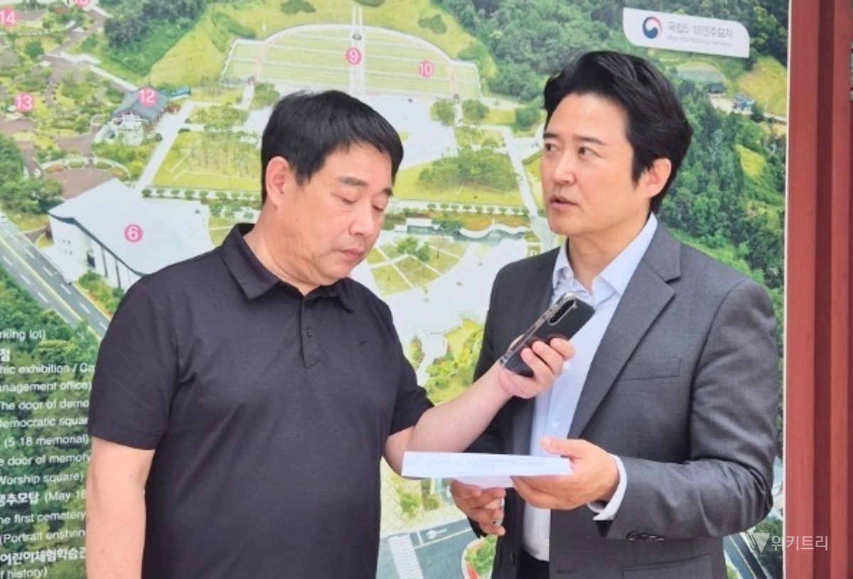배재고등학교 총동창회 임호 회장이 기자회견을 하고 있다. / 노해섭 기자
