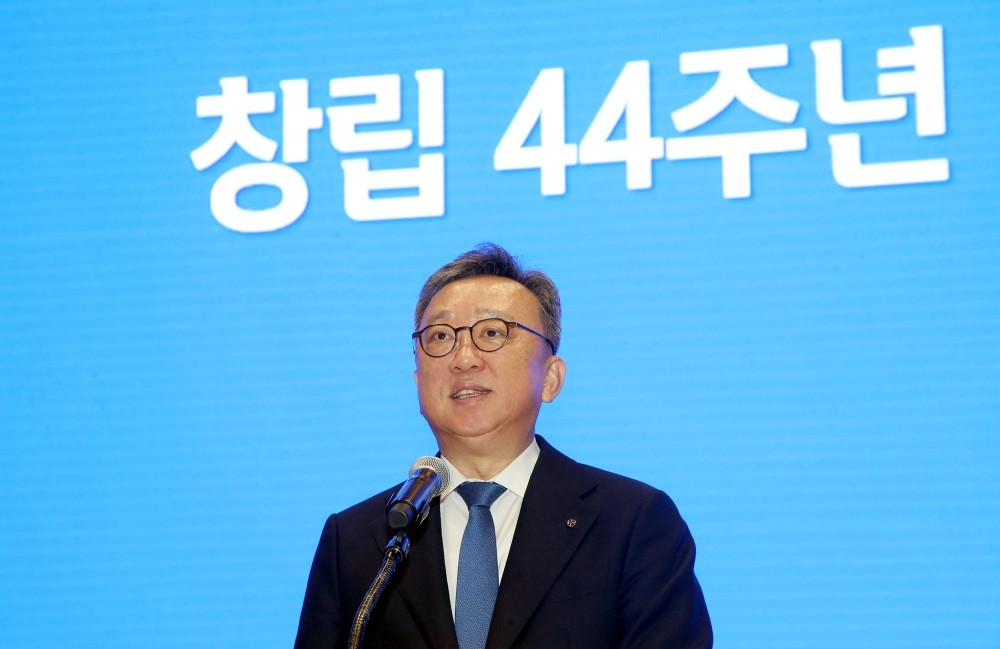 정상혁 신한은행장이 7일 서울 중구 신한은행 본점에서 열린 창립 44주년 기념식에 참석했다. / 신한은행