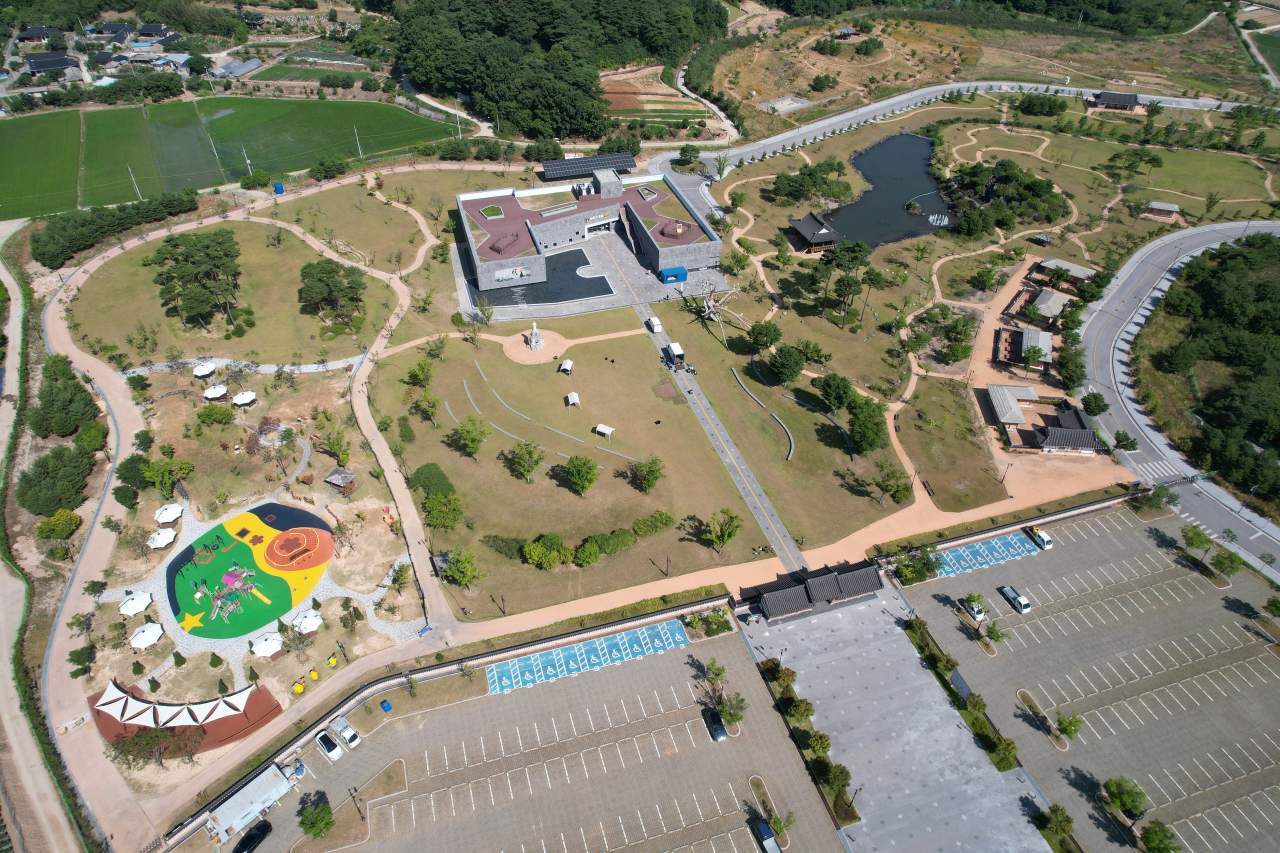 정읍시, ‘한국가요촌 달하’ 가요전시관 새 단장… 17일 재개관식