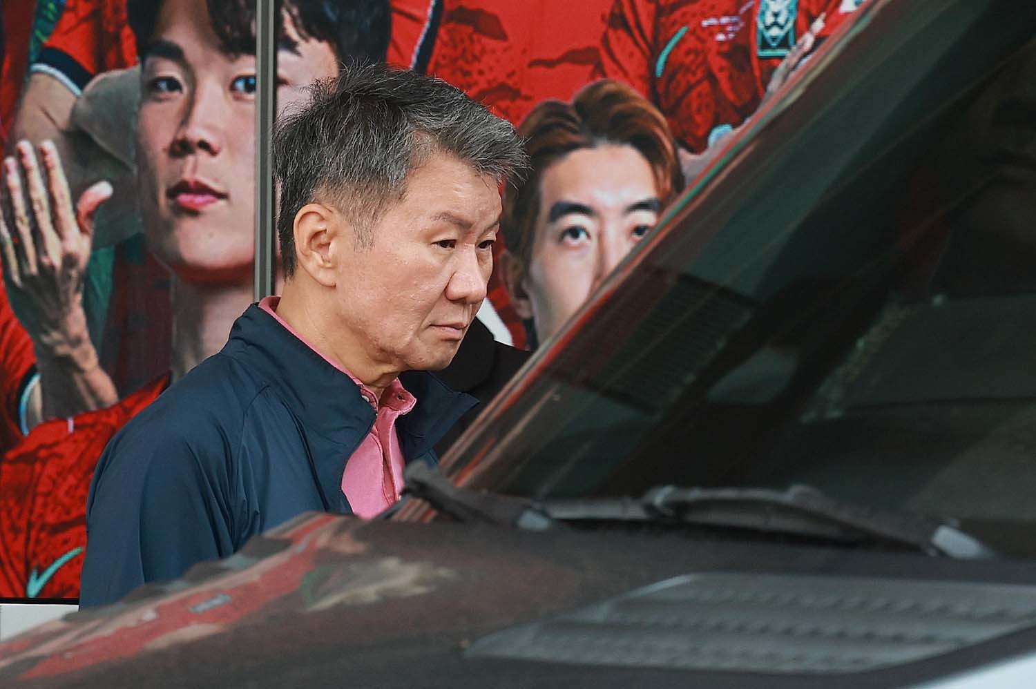 정몽규 전 대한축구협회장이 7월 28일(현지시간) 멕시코 할리스코 과달라하라에 위치한 대표팀 숙소를 나서고 있다. / 뉴스1