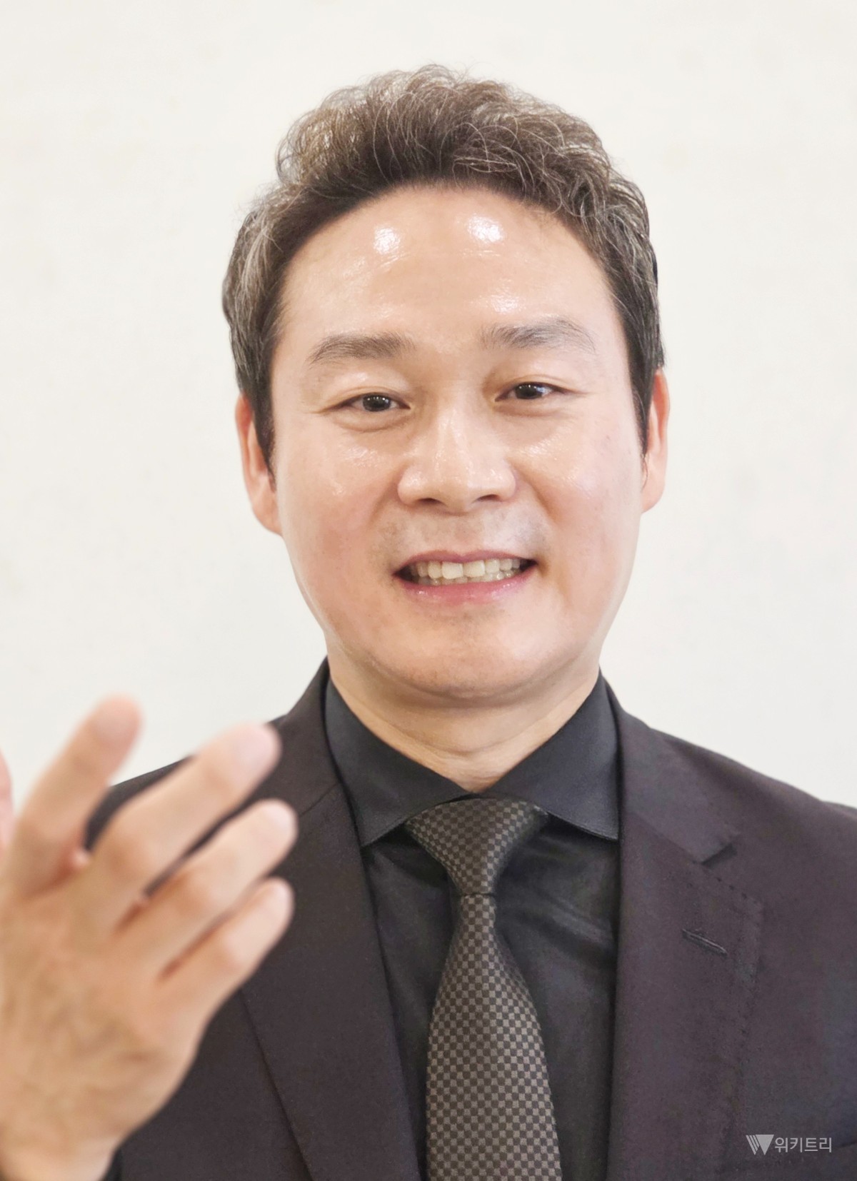 8일 고향인 광주를 찾은 김정민(50) 아시아한상 베트남총연합회장(JM그룹 회장)이 지역 기업과 농특산물의 해외 진출 지원 의지를 밝히고 있다. / 노해섭 기자