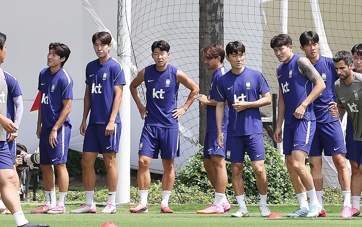 대한민국 축구대표팀 손흥민을 비록한 선수들이 멕시코 과달라하라 인근 대한민국 축구대표팀의 베이스캠프 훈련장인 치바스 바예 베르데에서 훈련을 하고 있다. 기사 이해를 돕기 위한 자료 사진 / 뉴스1