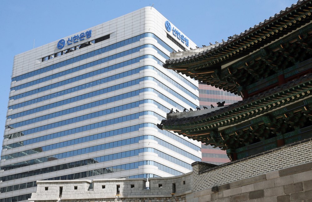 신한은행, 홈플러스 협력사 금융 지원…최대 5억