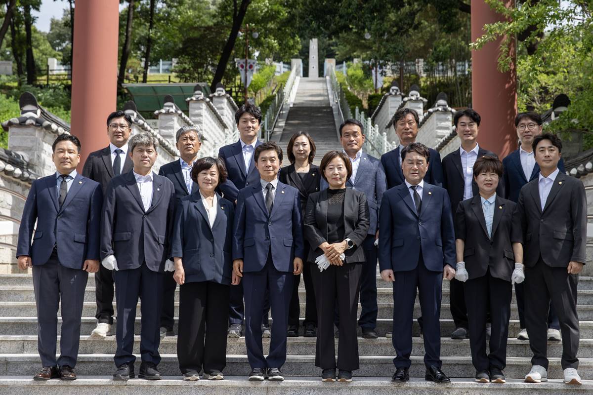 제10대 구미시의회, 개원맞이 의정활동 돌입........충혼탑·박정희대통령생가·노인회 방문 
