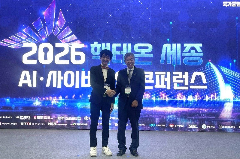 (왼쪽부터) 야마시타 아키마사 원장과 시노하라 히로유키 대표(대외협력담당관)/사진=세종시