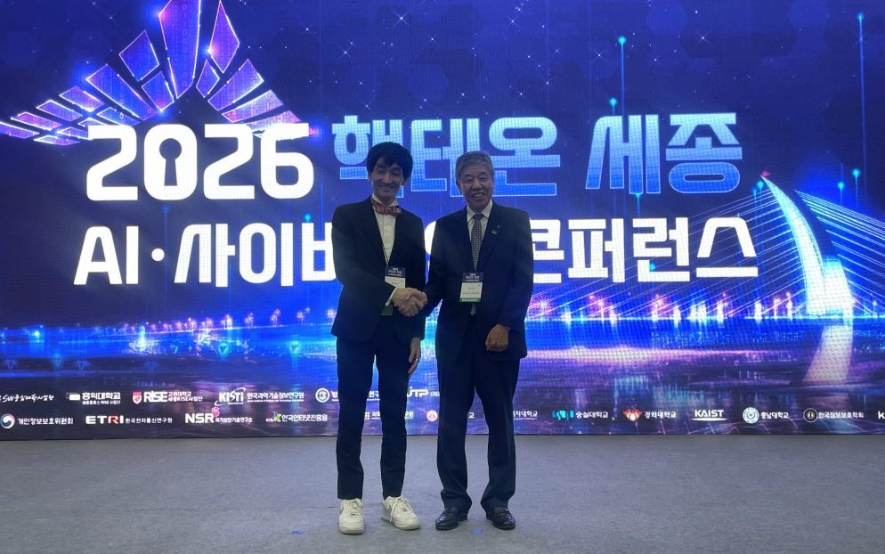 시노하라 히로유키 대표(왼쪽)와 야마시타 아키마사 원장 / 세종시
