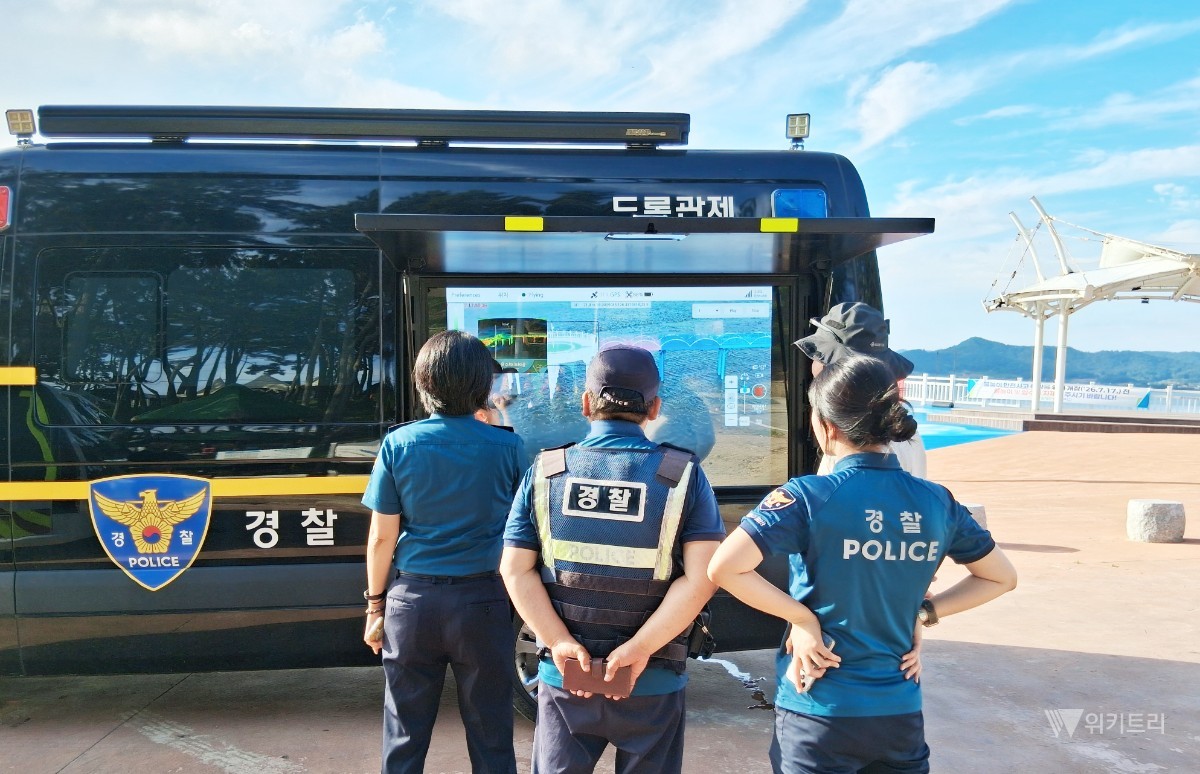 드론 띄운 함평경찰, 돌머리해수욕장 안전망 촘촘히 구축