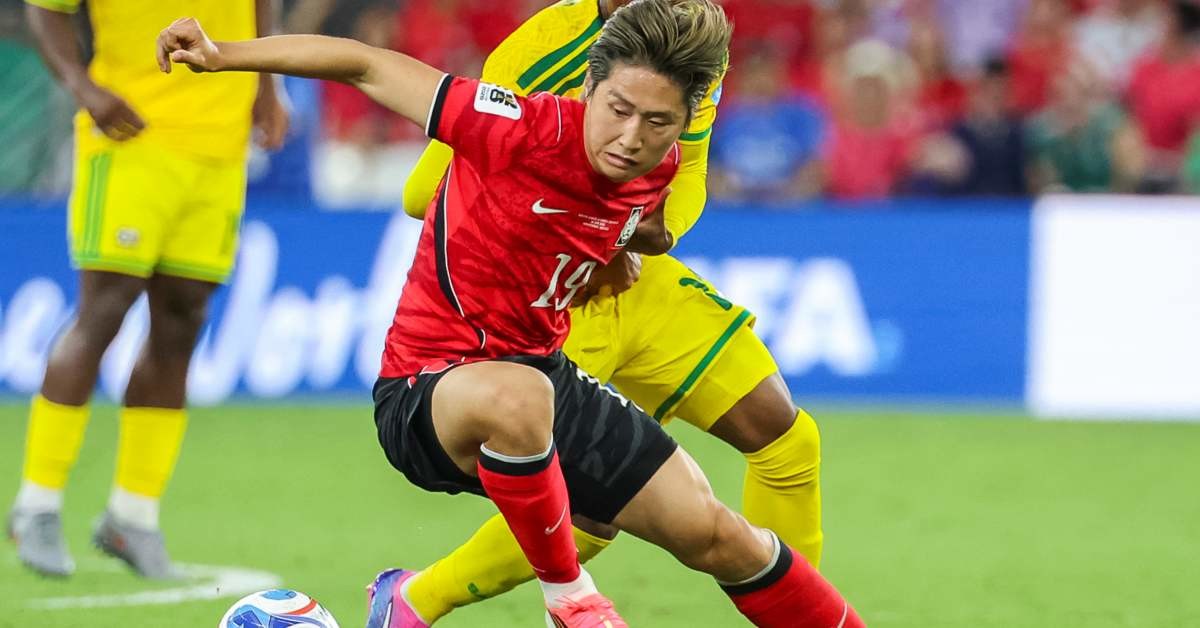 지난달 25일 멕시코 몬테레이 스타디움에서 열린 2026 북중미 월드컵 A조 3차전 한국과 남아프리카공화국의 경기. 한국의 이강인이 중원에서 공을 드리블 하고 있다. / 연합뉴스