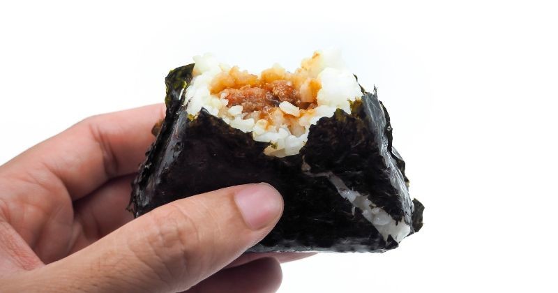 김과 밥, 속재료가 어우러진 삼각김밥의 단면. / 셔터스톡
