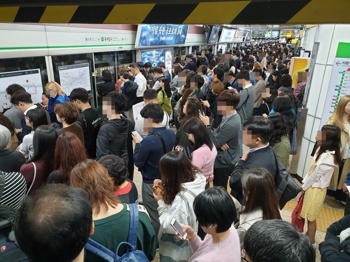 서울 마포구 홍대입구역. 기사의 이해를 돕기 위한 사진 / 뉴스1