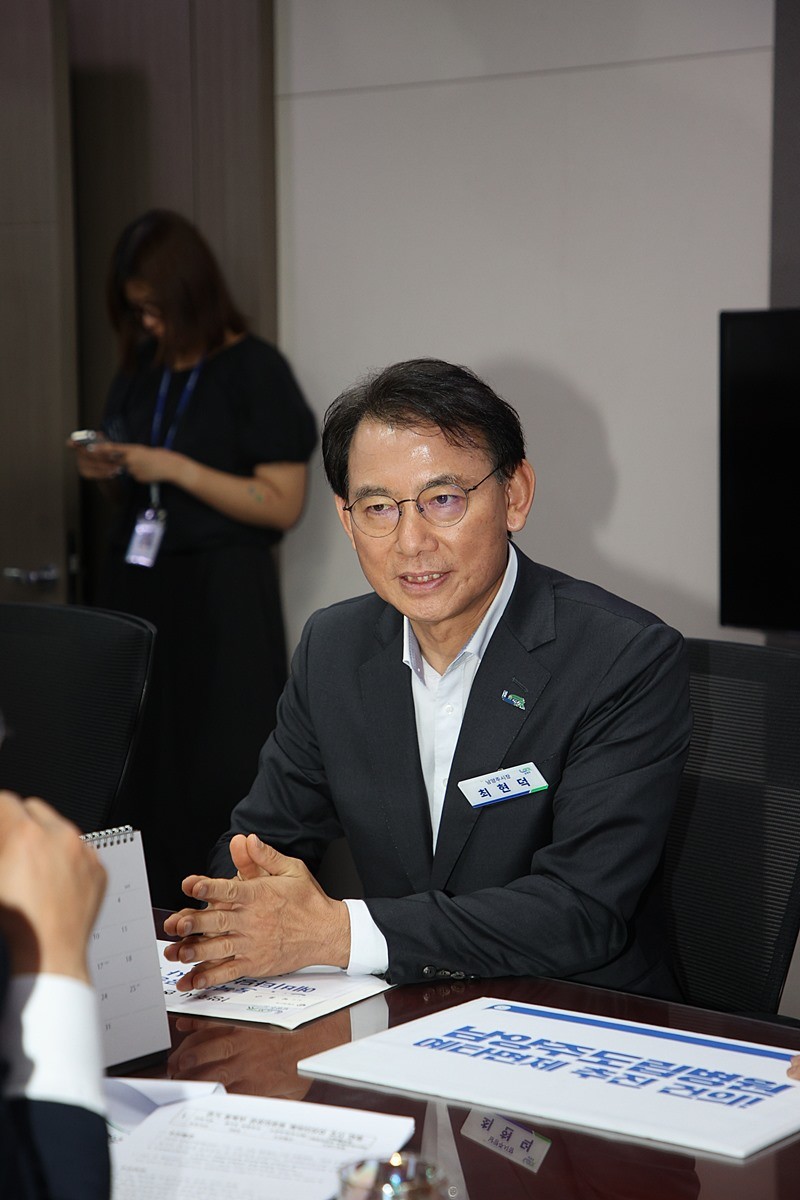 남양주시 주요 정책사업을 설명 중인 최현덕 시장
