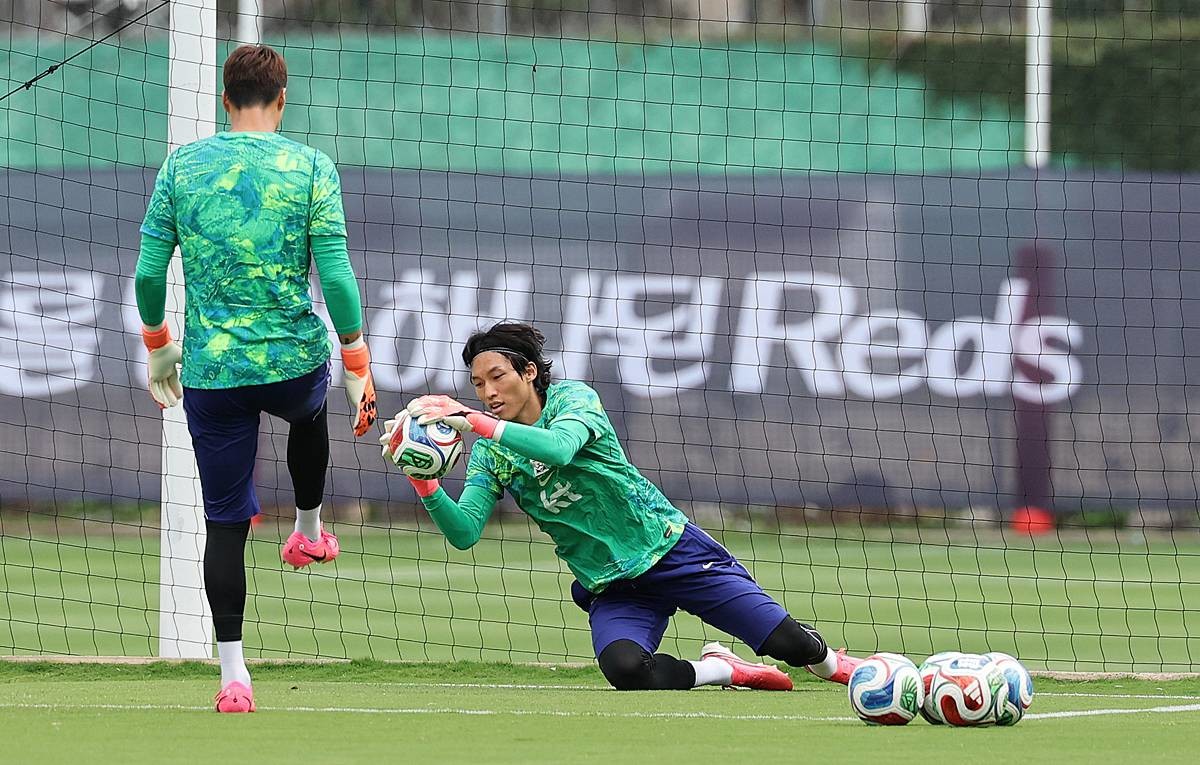 2026 북중미 월드컵에 출전하는 대한민국 축구 국가대표팀 골키퍼 김승규가 지난달 15일(현지시간) 멕시코 과달라하라 인근 사포판에 위치한 베이스캠프 훈련장 치바스 바예 베르데에서 훈련을 하고 있다 / 뉴스1