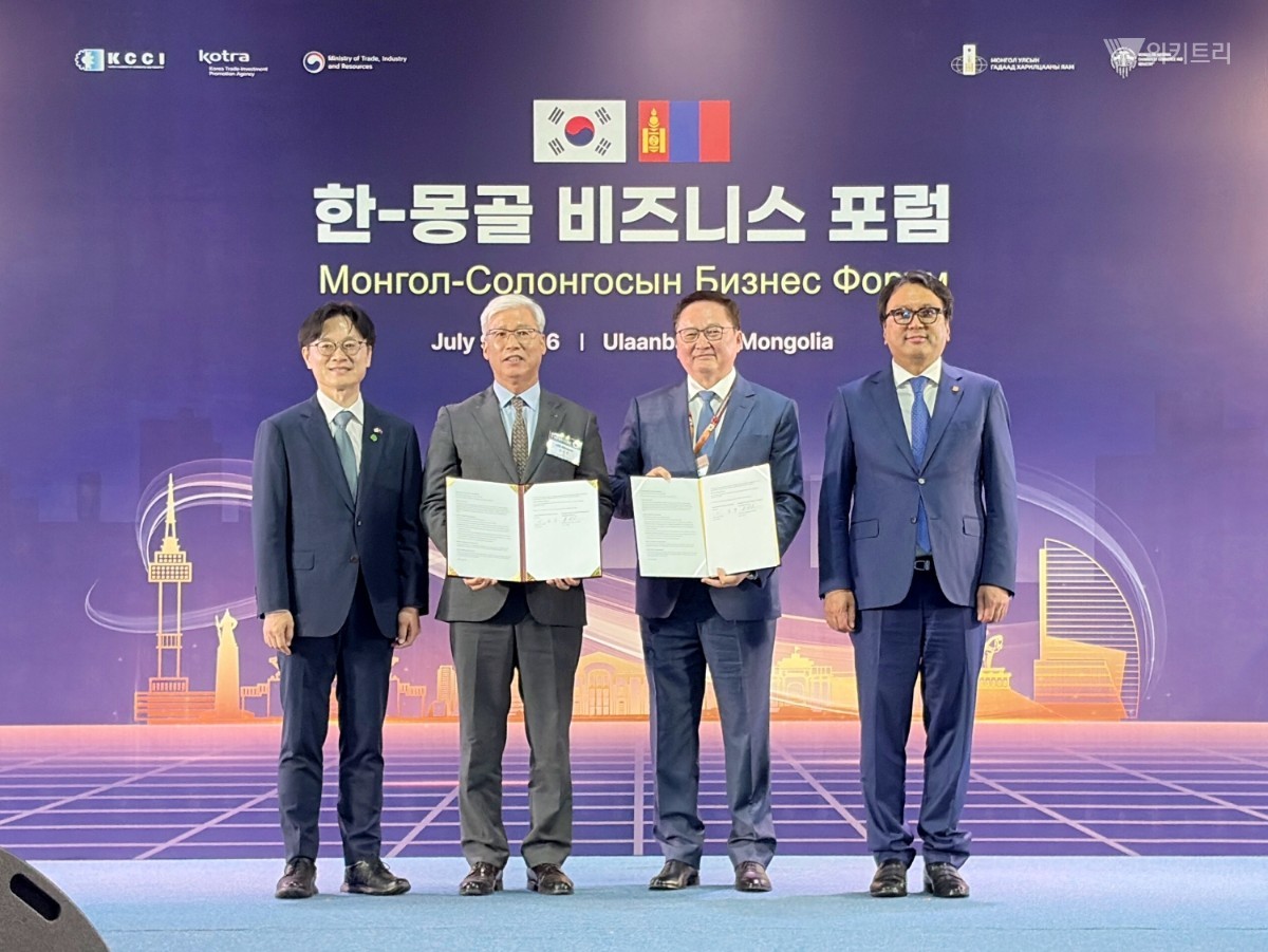 (왼쪽부터) 김정관 산업통상부 장관, 이민우 킨텍스 대표이사, 바타르자브 르하그바자브(Baatarjav Lkhagvajav) 몽골상공회의소장, 토그미드 도르지한드 몽골부총리(Togmidyn Dorjkhand)