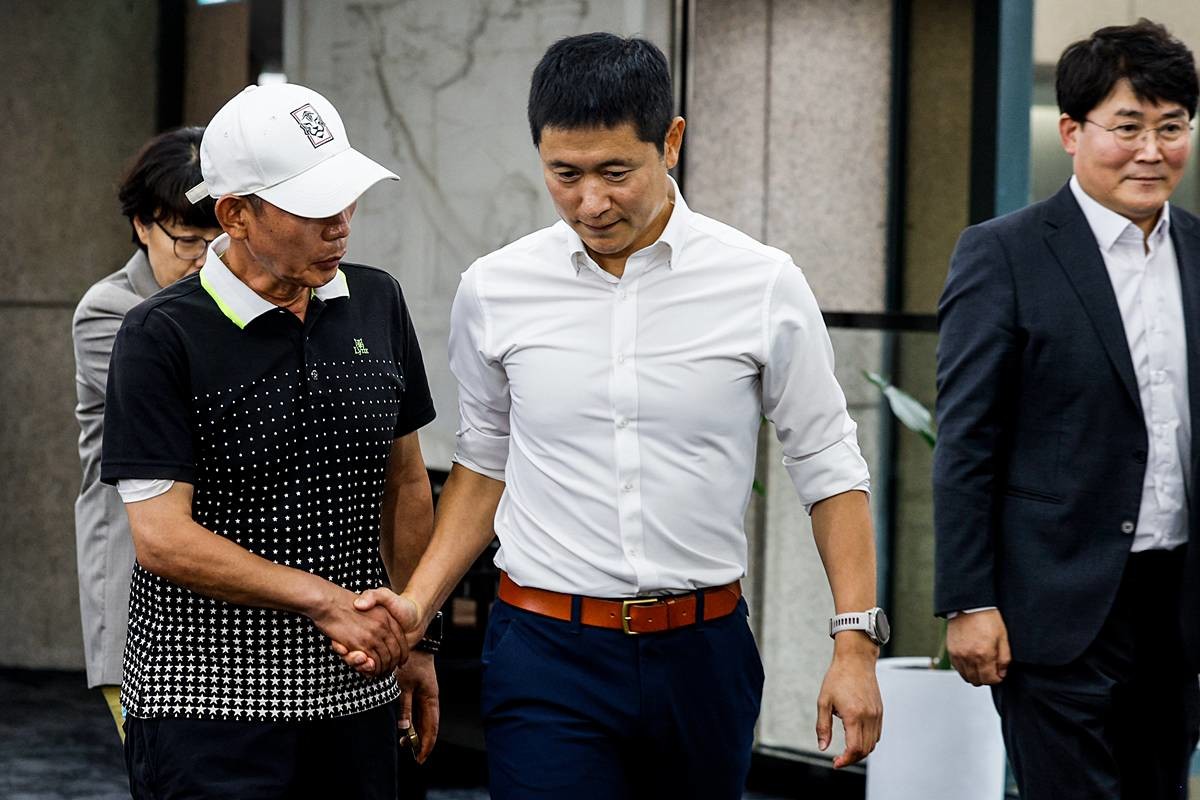 이영표 해설위원이 지난 6일 서울 송파구 서울올림픽파크텔에서 열린 'K-축구혁신위원회' 출범식에 참석하고 있다 / 뉴스1