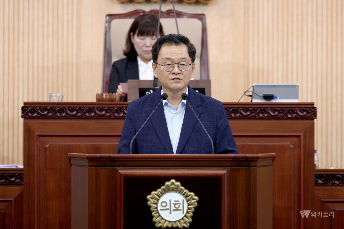 민경선 고양특례시장이 제10대 고양특례시의회 개원식에서 축사하고 있다