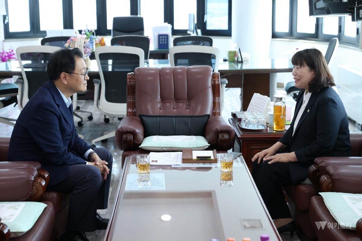 민경선 고양특례시장과 고양특례시의회 김미수 신임 의장 차담회