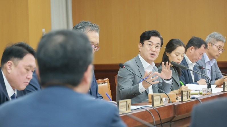 13일 주간업무회의를 주재하고 있는 허태정 대전시장/사진=대전시