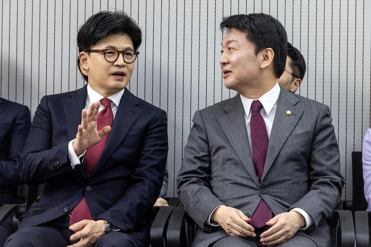 한동훈(왼쪽) 무소속 의원과 안철수 국민의힘 의원. / 뉴스1