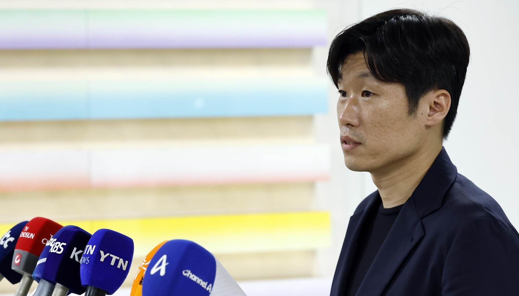 박지성 K-축구혁신위원회 공동위원장이 13일 오후 서울시 종로구 국립현대미술관 사무동에서 열린 K-축구 혁신위원회 2차 회의를 마친 뒤 브리핑을 하고 있다. / 뉴스1