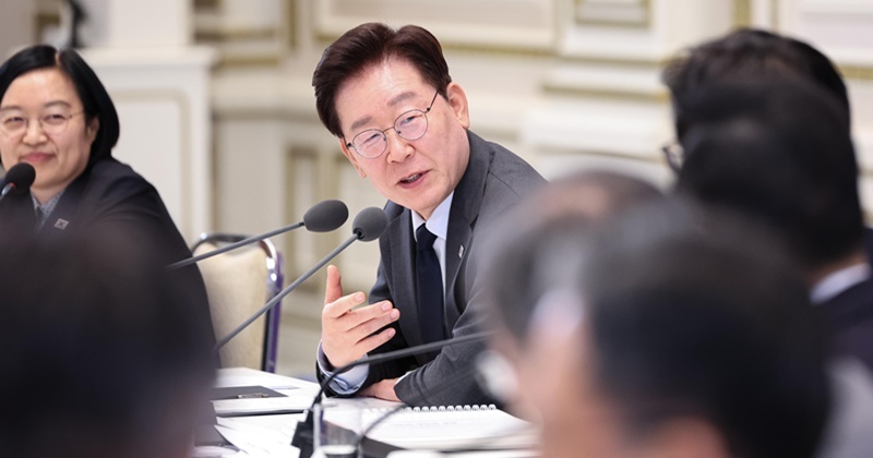 이 대통령  "여름 아닐 때 전기차 낮에 충전하면 공짜로 해주자"