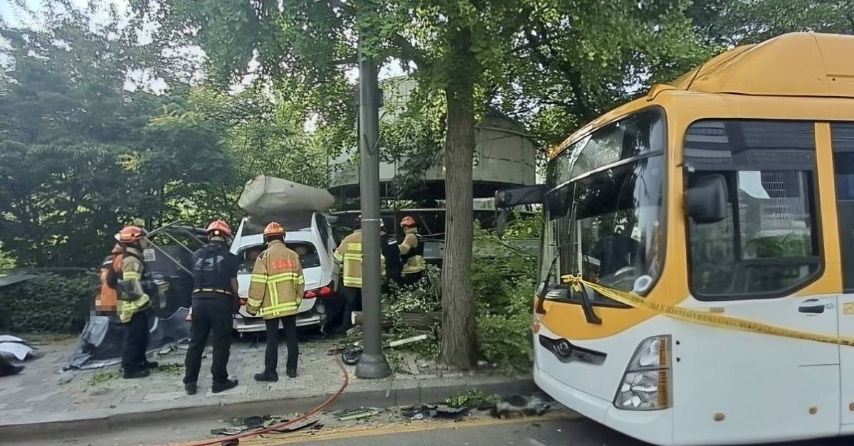 오늘 새벽 분당 정자역 사고…승용차 인도 돌진, 30대 남성 사망·2명 부상