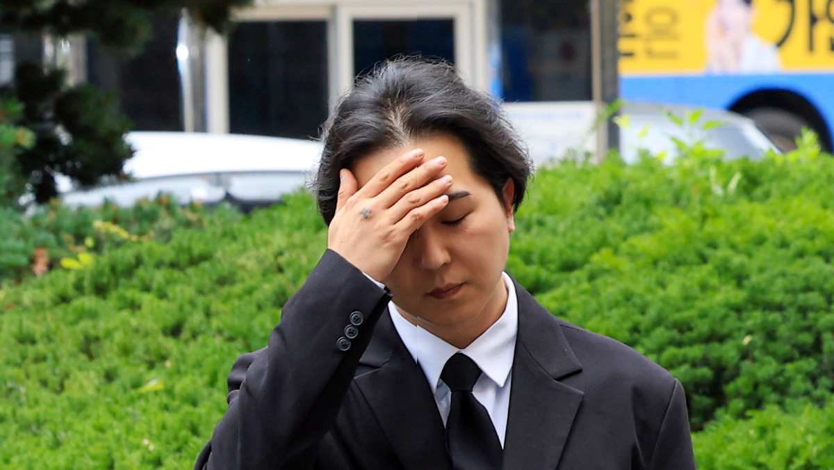 "낚시 가고 돈 빌려준 사이" 부실 복무 송민호, 책임자와의 공모 의혹에 입 열었다