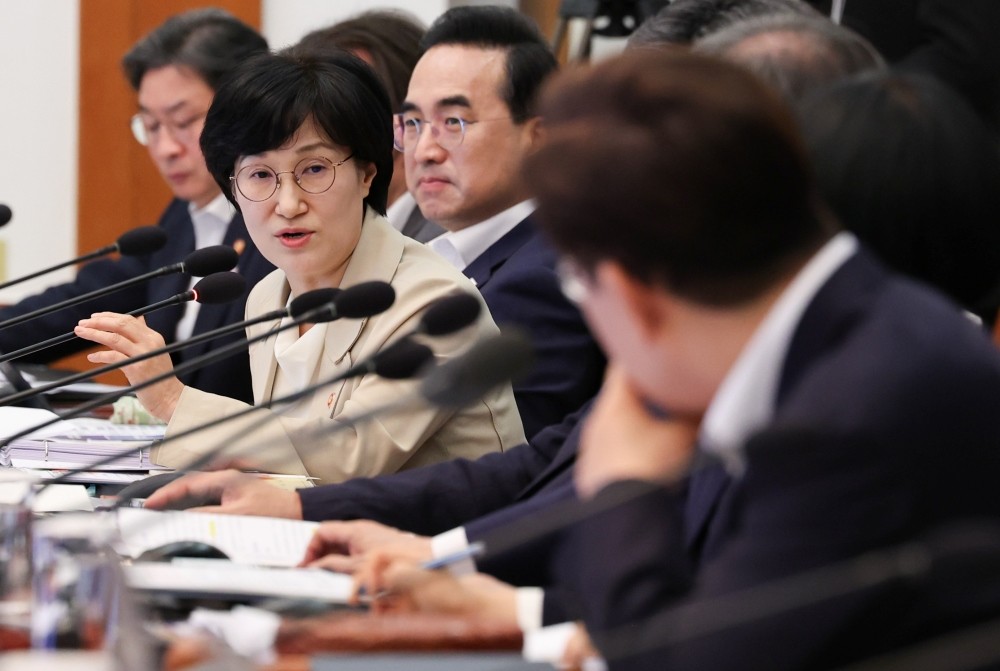 원민경 성평등가족부 장관이 14일 청와대에서 열린 국무회의에서 발언하고 있다. / 뉴스1