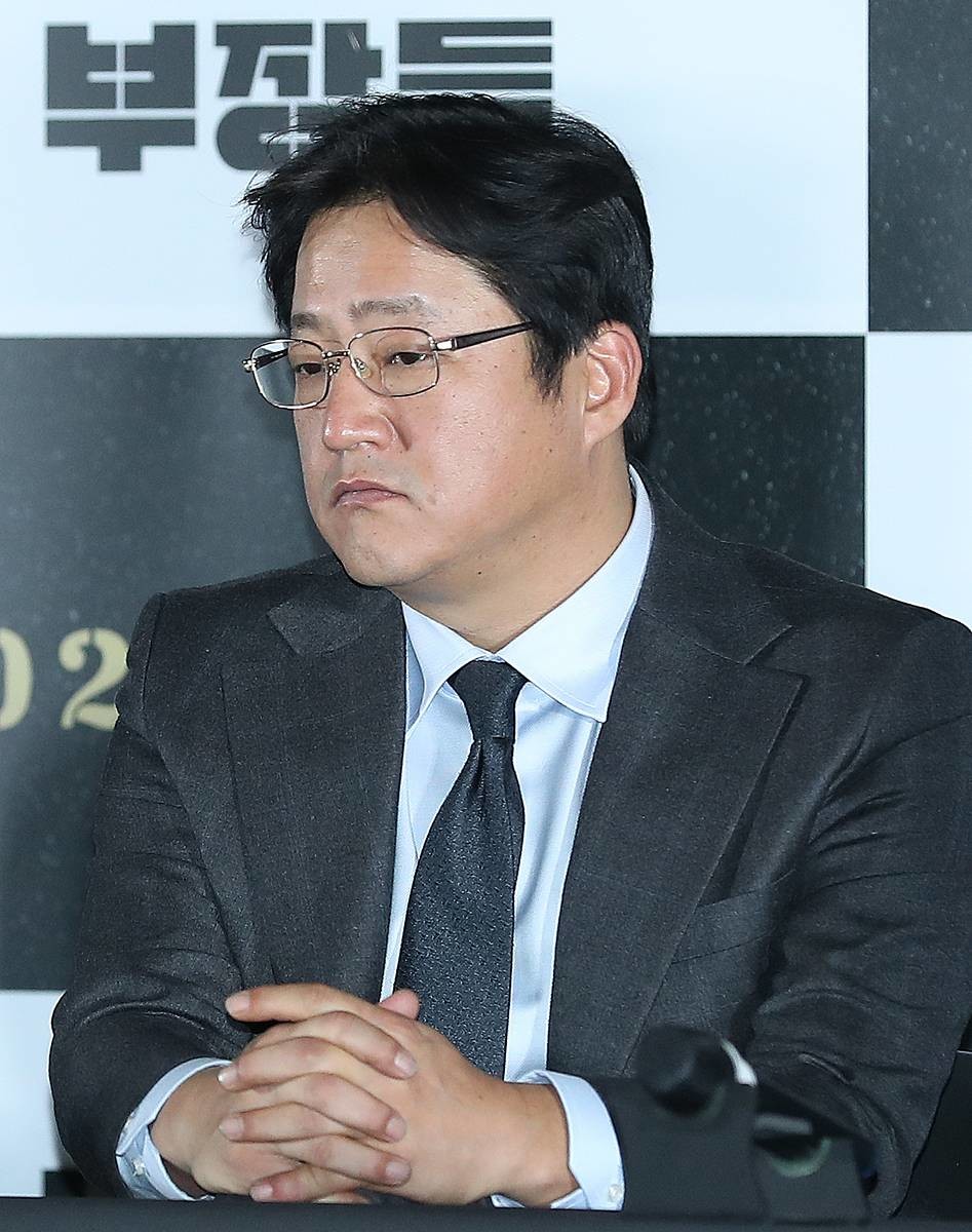 배우 곽도원이 2020년 1월 15일 오후 서울 CGV 용산아이파크몰에서 열린 영화 ‘남산의 부장들’ 언론시사회에 참석해 취재진의 질문을 듣고 있다 / 뉴스1