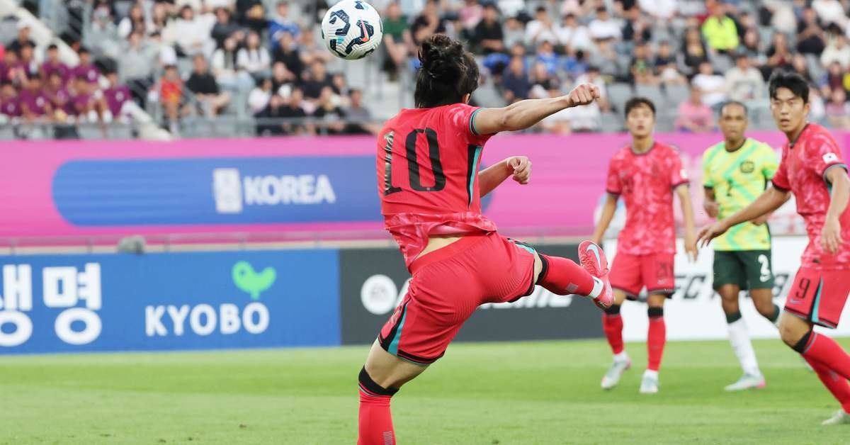 한국 축구대표팀 공격수 배준호(스토크 시티)가 프랑스 명문 올랭피크 리옹의 영입 후보로 떠올랐다. / 연합뉴스