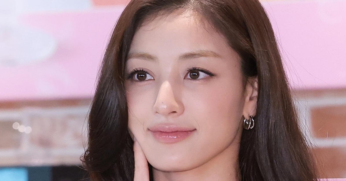 트와이스 지효가 JYP를 떠나 독자 행보 준비 중이라는 보도가 나왔다